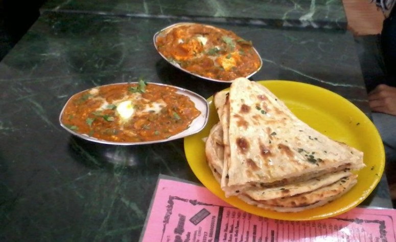 Shahi_Paneer_&_Butter_Naan.jpg